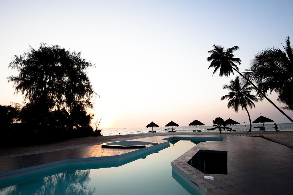 Smiles Beach Hotel Nungwi Luaran gambar