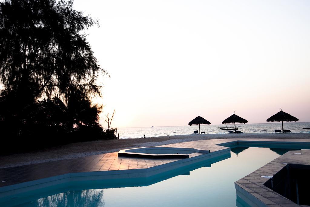 Smiles Beach Hotel Nungwi Luaran gambar